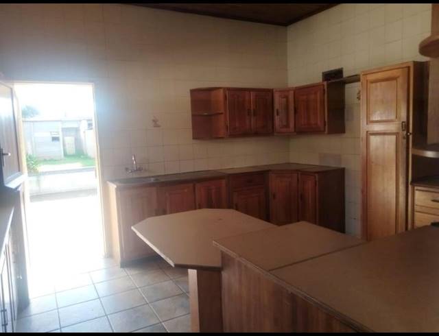 5 BEDROOM HOUSE FOR SALE IN CASSELDALE